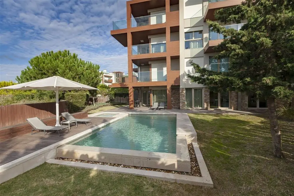 2-Bedroom Flat in Troia · Procurement